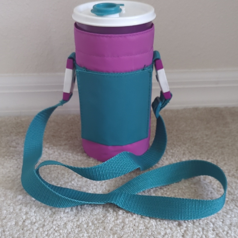 Tupperware 30 Oz Mega Tumbler With Tote